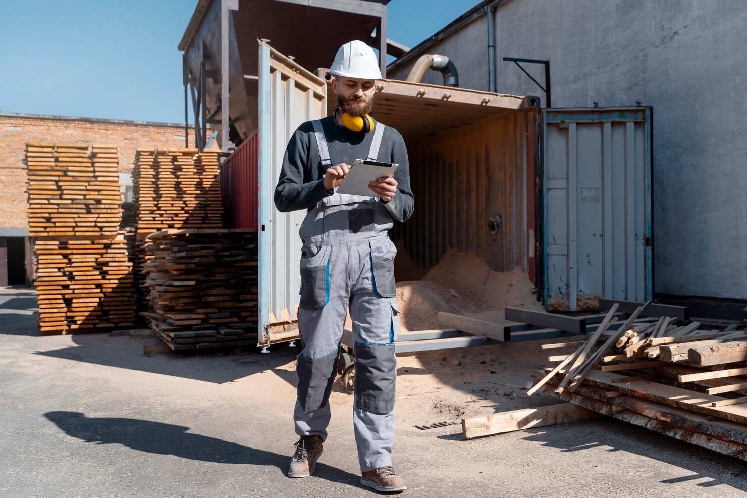 imageye___-_imgi_12_man-working-mdf-boards-warehouse_23-2149384863