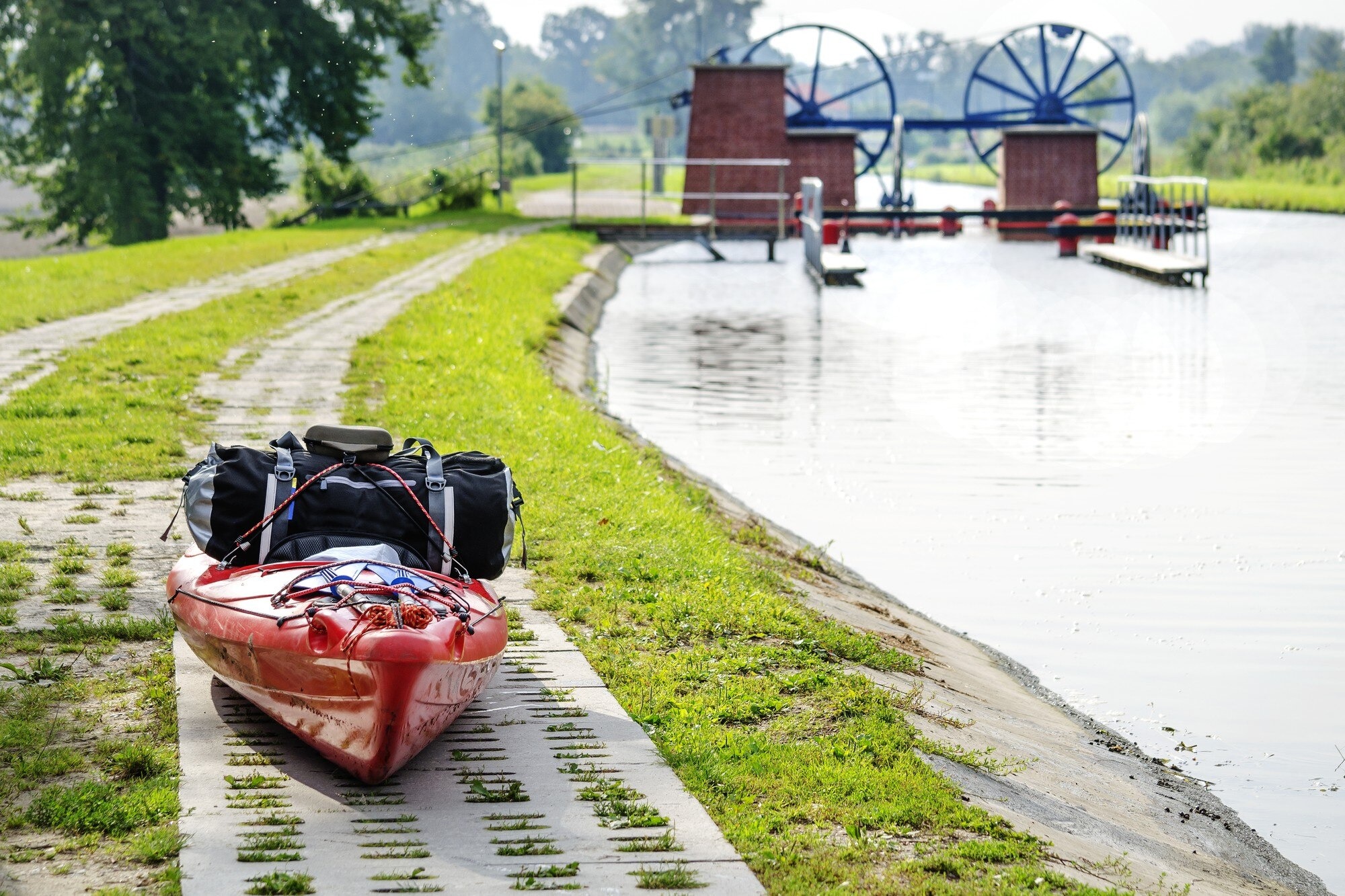 imageye___-_imgi_15_kayak-with-traveling-bag-elblag-canal-scene-historic-monument-poland_181624-41550